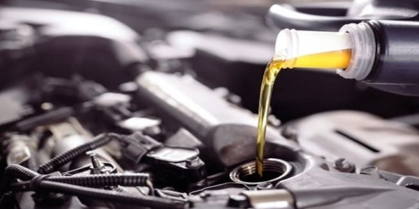 ¿Cuándo debes cambiar el lubricante de tu vehículo?